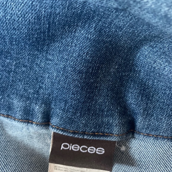 High rise women’s jeans - Picture 2 of 4